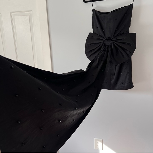 Elegant Black Dress w/ detachable Bow Trail and Bead Accents - Picture 3 of 4